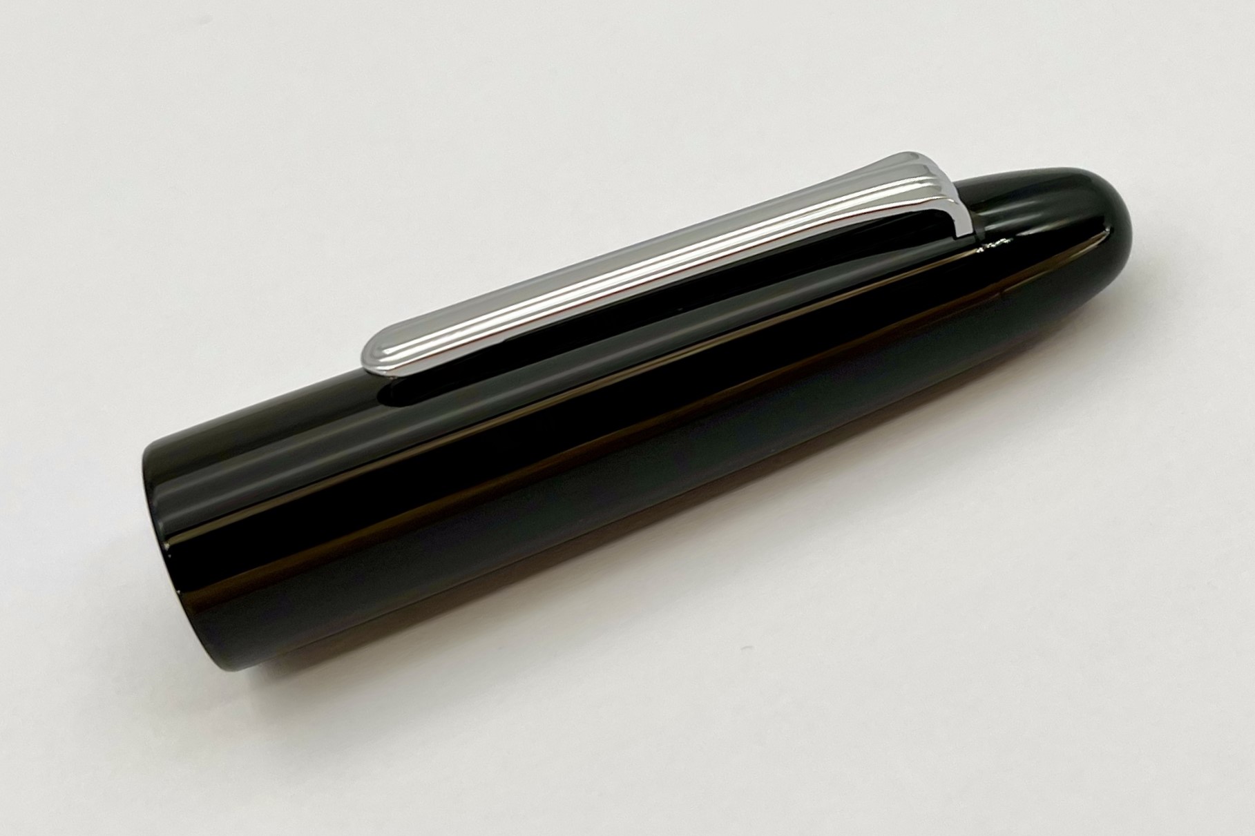 SailorKingofPensEboniteBlackRhodiumTrimFPNewNibLogo_J